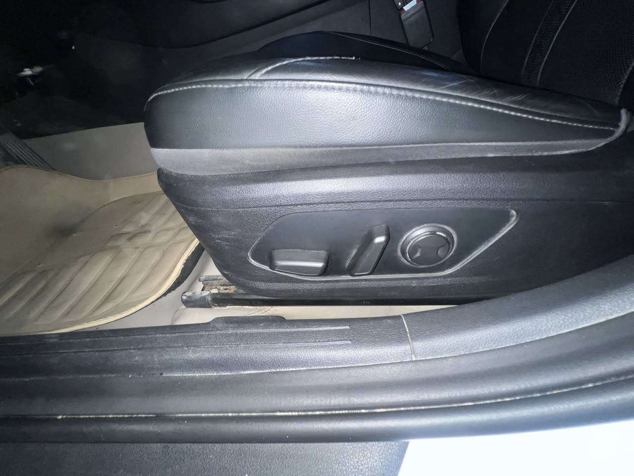 سوناته مديل ٢١ رقم ربيل سنويه ٢٨ فول واحد على واحد خمسه كامرات حساسات امامي خلفي كشن كهرابي  تدفه تبريد  رادارات شحن واير اليس. فتحه سياره مكينه ١٦٠٠ تيربو  صندوق ذكي  عند القتراب  شفتات بلستيرن  تدفه. سياره تقدم وترج بلريموت  دشوب سياره بيع او مراوس *********** حادث صطحي  بدون رباك سياره سعره ١٥٥ وبيه مجال مكان بصره
