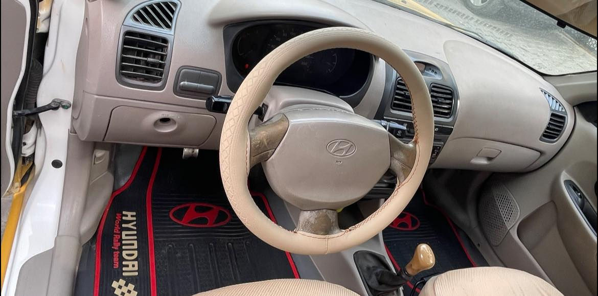 السلام عليكم شباب هونداي فيرنا 2014 سيارة باسمي سنوية جديدة رقم جديدة هيه غرامات كل مصفرة مكينة و كير خير من الله عنواني بغداد شارع فلسطين السعر 65 رقم ***********￼￼
