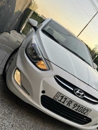 للبيع اكسنت 2015 بغداد هزه ورقم جديد خليجيه محرك 1600 فول مواصفات بيها...