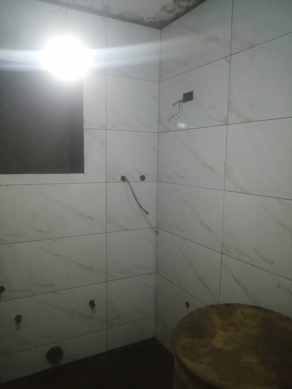 خلفه سراميك وبورسلين وكاشي ومرمر بالبياع ***********
