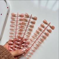 مستحضرات تجميل • مكياج • اغراض شخصية • ادوات تجميل