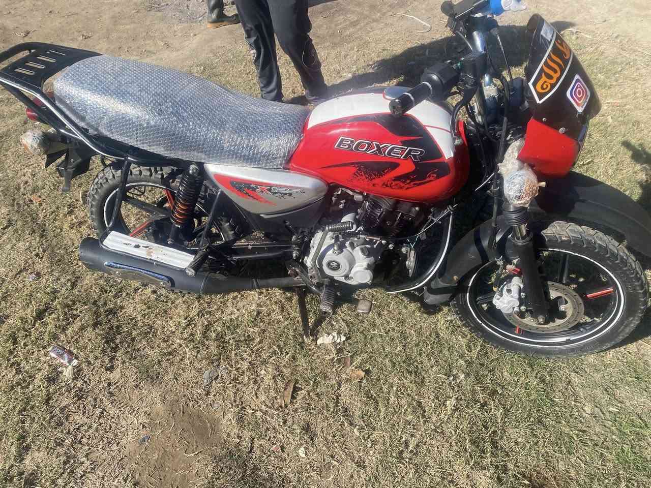 السلام عليكم دراجه للبيع بوكسر جبلي موديل 2022طالعه بل 2023 دراجه مكفوله من كلشي كهربائيات كله شغاله محرك ناعم مكفول اوراق كامله السعر مليون 350العنوان بابل شوملي قرب السريع رقم الهاتف ***********
