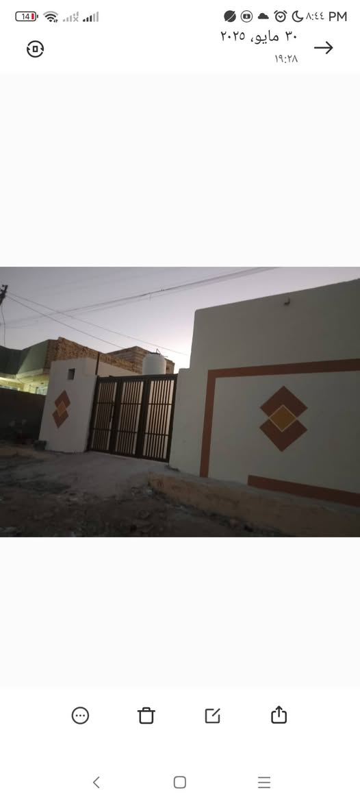 سلام عليكم بيت البيع مساحه 200م ركن  ال مراد خلف ملعب جديد طريق تبليط سياسين  بناء حديث غرفتين وصاله ومطبخ حار وبارد واستقبال وكراج سياره سعر 60 وبيه مجال تصال ***********

