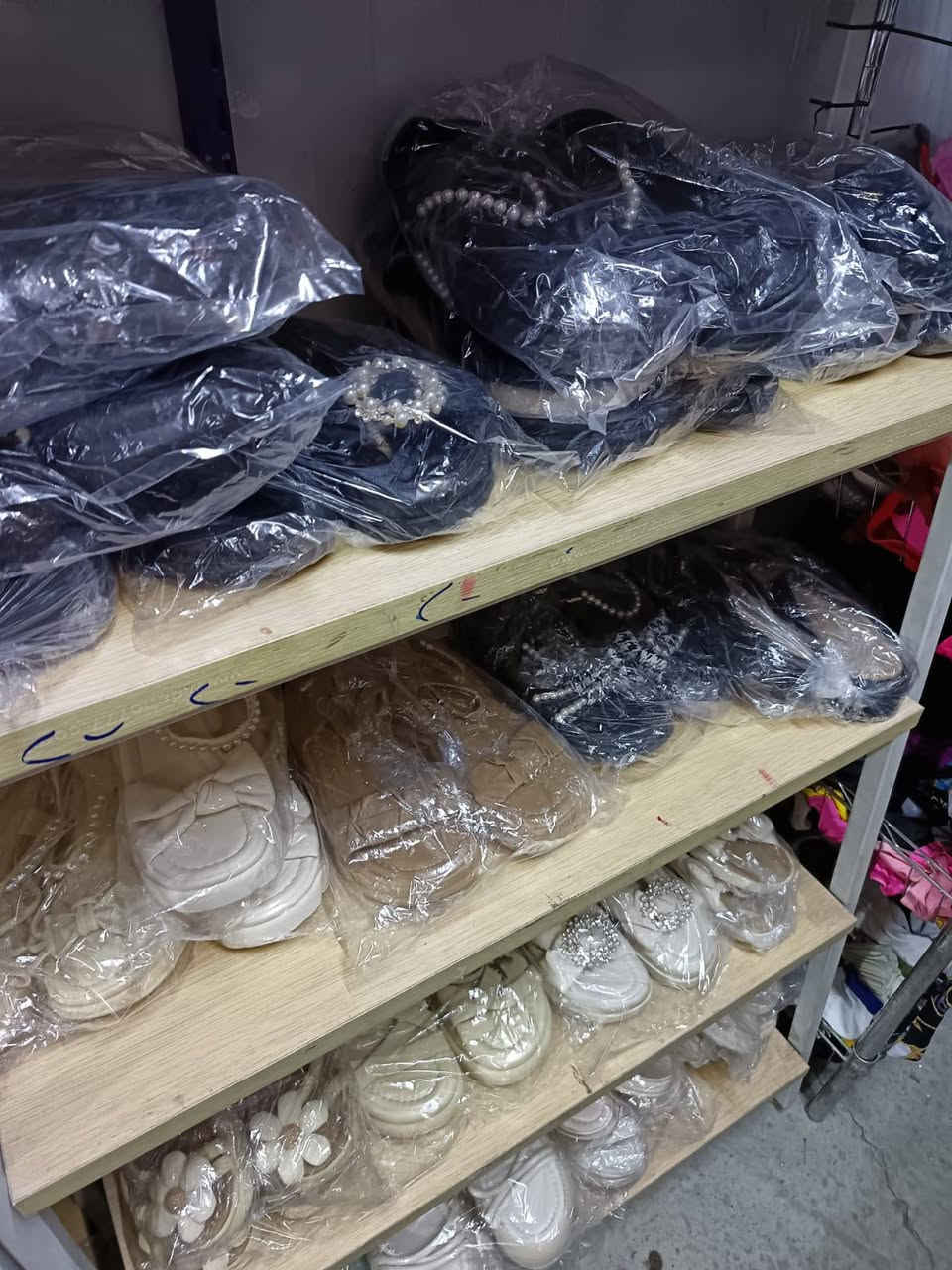 تم فتح بضاعه جديده 😍 
سلبر رجالي ولادي وبناتي 
شحاطه نسائي 
نضارات ماركه نسائي رجالي 
العنوان فلوجه حي الضباط شارع المستشفى مجاور دكتوره محاسن اسم المحل مجمع الأخوين للتبضع المنزلي متواجدين لساعه ١١ ليلا


**إذا كنت صاحب هذا الإعلان وتريد حذفه لأي سبب، رجاءا أرسل رسالة إلى الدعم الفني**