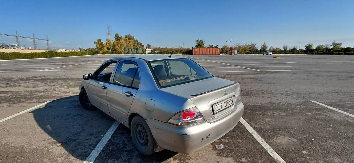 لانسەر مۆدێل 2007 ڕەنگی سلڤەر 3پارچەی هەیە  گێری تۆماتیکی شاشە ئایپات  سوکان پاوەر مەکینە بچوک مەکینەی سەرفی هەیە سبوغی کەمیک کاڵ بونەوەی هەیە   سحری 70 وەرەقە و مەجالێکی برایانە ***********ژ.م أربيل, العراق
