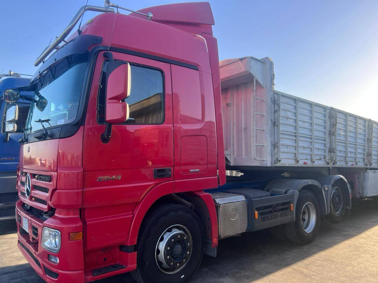 السلام عليكم سيارة للبيع رقم ديالى تحويل ثاني يوم
موديل ٢٠٠٥ حجم ٢٥٤٤ 

مواصفات رتايدر ثلاجه كامرة حساس مكفولة مكينة كير اكسل بشرط بيها جكه ومصلحه 

تخم تاير جاهزة للعمل من كلشي السعر ٥ونص وبيها مجال لشراي 

للستفسار اكثر 

يرجى الاتصال ع الرقم المذكور 

***********
