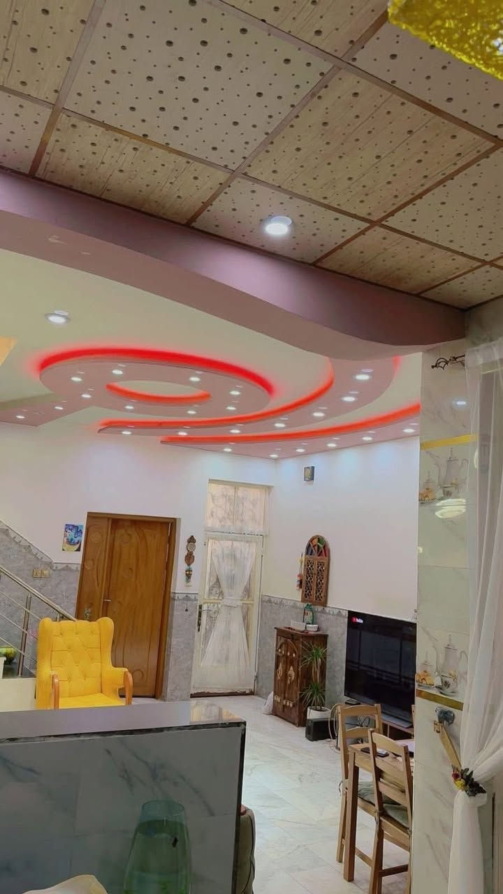 للبيع  داران متجاوران  في  حي الزهراء شارع ٦ خلف مطعم ابو مخلص كل دار مساحته ٩٨ متر بناء جديد  واجهه كل دار ٦ م كل دار مكون من طابقين  الطابق الاول غرفه وصاله واستقبال ومطبخ و الطابق الثاني غرفتين وصاله وحمام سعر الدار الواحد ٢٤٠ مليون 
للاتصال *********** مجتبى معله او مراجعه مكتب ضي الحسن للعقارالنجف الاشرف حي الزهراء شارع الكيات مقابل جامع الزهراء
