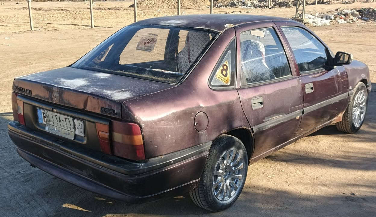 للبيع اوبل فيكترا موديل 93 رقم نجف سنويه جديده باسمي كير اوتو محرك جديد كير جديد حداديه جديده تخم تاير جديد كهربائيات كلها شغاله دواخل نظيفه مقفوله من الصبغ والتبديل والضربه ومكان بابل القضاء الكفل والسعر 21 ورقه وبيها مجال اتصال على هذا الرقم*********** غير اتواجد على الفيس
