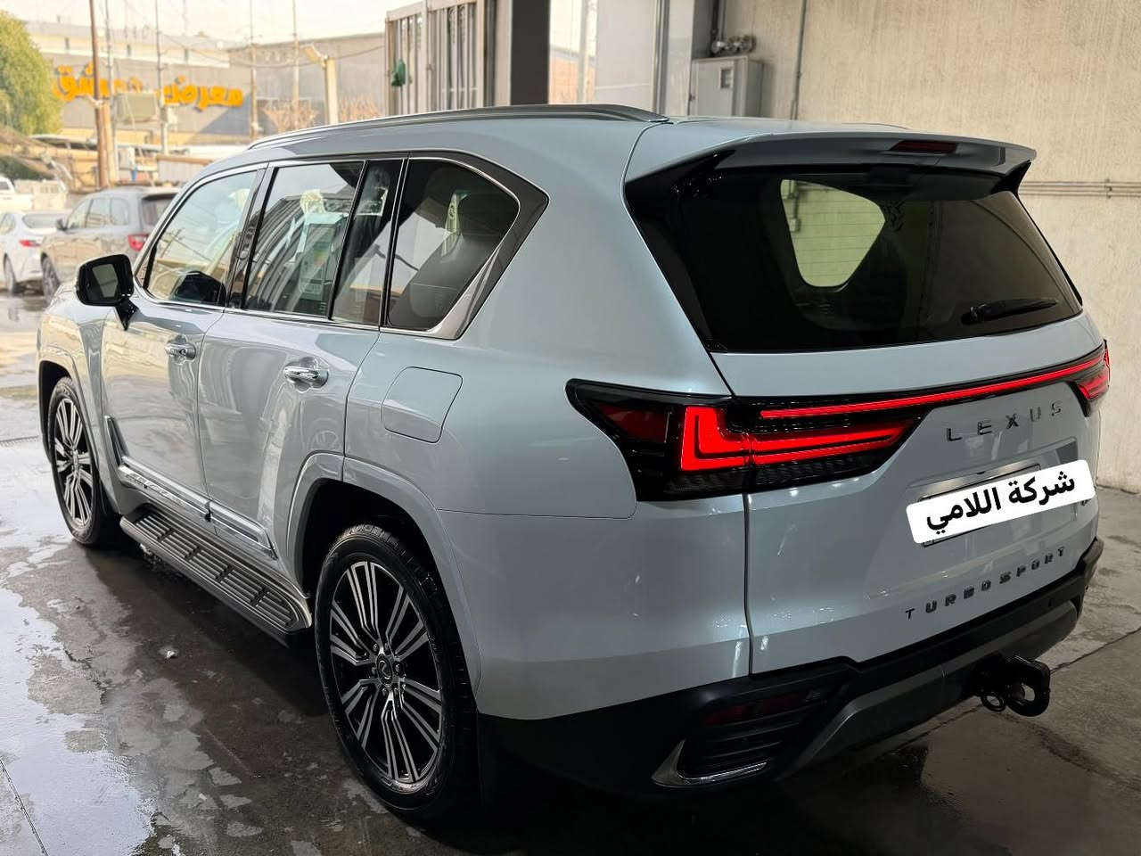 السلام عليكم 
لكزس 2024 بلاتنيوم 
فول مواصفات 
داتشوب
بوب شفط 
ويل كبير 
صندوق جلاق 
جكات 
مكفولة كفالة عامة من الصبغ والبارد
سعرها:120 الف دولار وبيها مجال بسيط
للاستفسار اكثر:***********
مكانها معارض النهضة شركة اللامي
