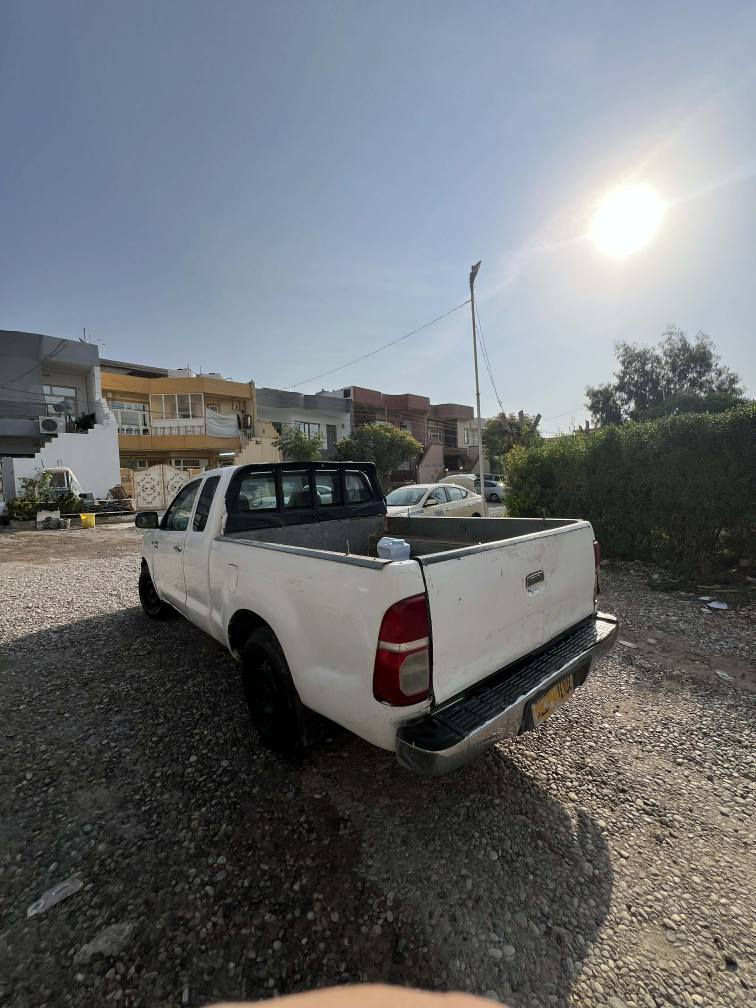 پيكاب مةرزية
٢٠٠٨
ساغة 
هيشتا كودي بودةرنةكراوة
مةكينة كةورة
تبريد ساردووگةرم 
بودي چوارقولاب 
***********
گورينةوش دةكة بةشتي بةدلم بي كالار, السليمانية
