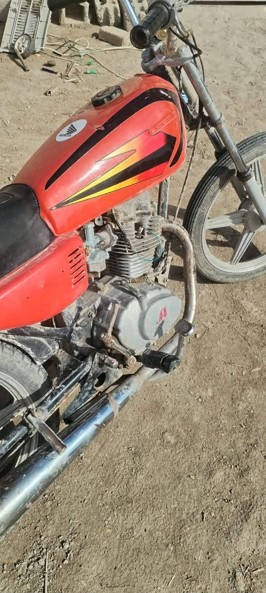 سلام عليكم  دراجه لل بيع موديل  18 كلك توه مجفته  ابيعك جوم حديد بس مكفوله من سرقه مكان ديوانيه سومر سعر خاص رقم الهاتف *********** ولي مايشتري رحمه ربك شوف وعبر حلال ناس
