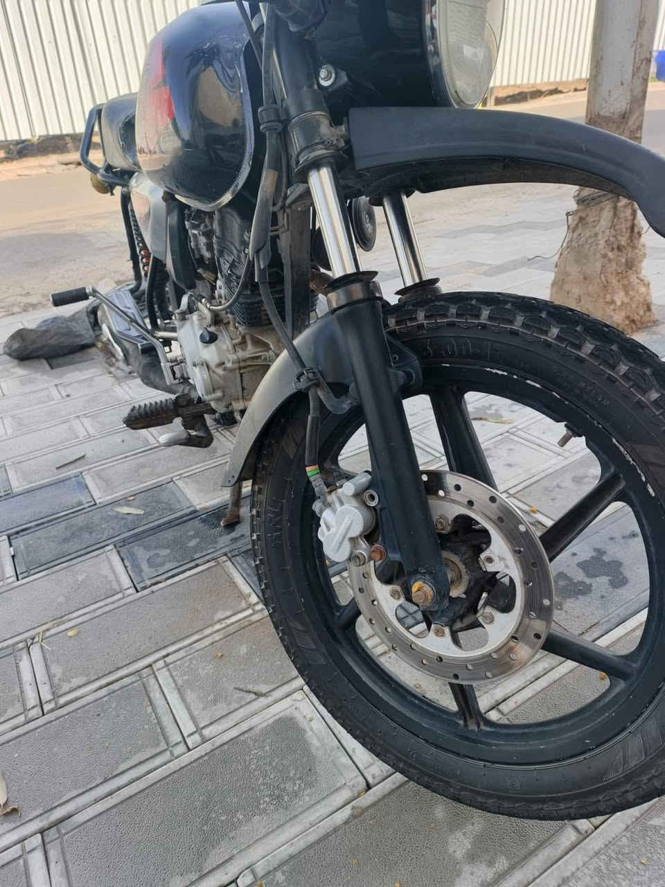 السلام عليكم بوكسر للبيع موديل 21 بدون اوراق اكفلهة سرقة بيهة نقوصات بسيطة وبيهة صوت بالمكينة وديتهة لفيتر كلي عينة مال كلج *********** مكاني بغداد حي الجامعة السعر 625 وبيهة مجال
