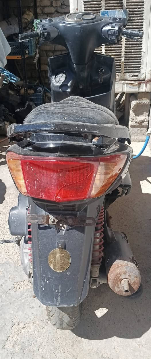 ***********........
سلام عليكم....شباب دراجه سكنس فحل ياباني نوزل ...دراجه تشتغل بس تخربط سالت كالو جويبر خربان يعني عوزها جويتر. وهسا مجاي تشتغل  لان صارله سبوع متروكه  الياخذها يرتبها ..سعره 350. وبيه مجال عنوان بغداد حي الكوفه
