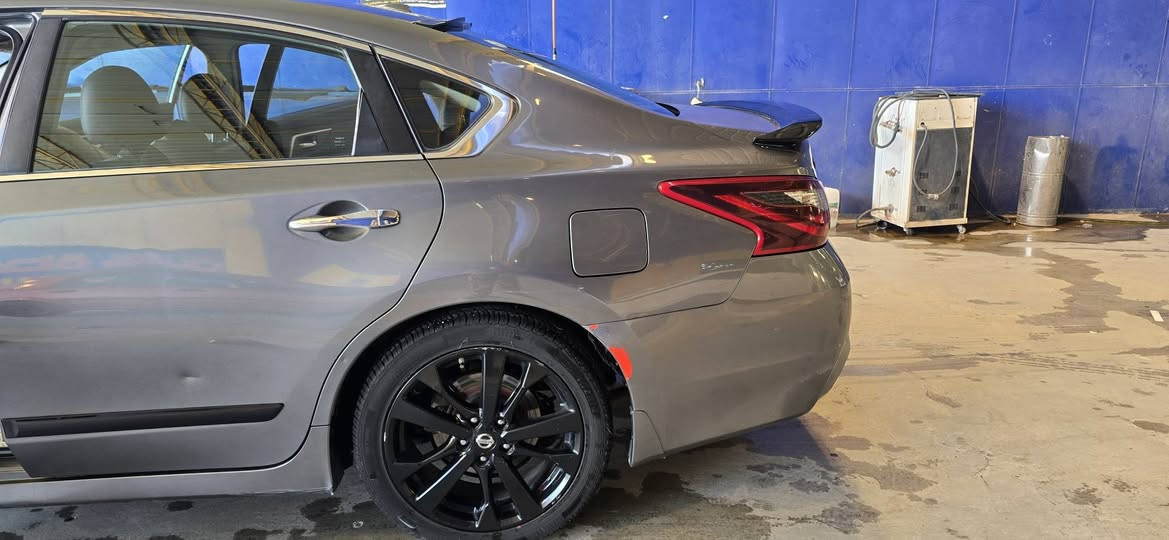 السلام عليكم التيما 2018 
فئة SR MIDNIGHT نفطي
رقم كركوك مشروع وطني 
المواصفات
شفتات
تحكم ستيرن 
كشنات كهرباء 
شاشة جبيرة
رادرا مثبت سرعة
كشنات هيتر
كشنات جلد
تشغيل عن بعد 
السيارة عليها ادمة كاملة
دهن كير وبلكات ونوزلات كامل 
وشادلها براد كير 
ماشية ١٩٠ كيلو متر 
الضرر ٤ قطع بدون دواخل 
98$ مجال بسيط 
مكان تكريت 
***********
