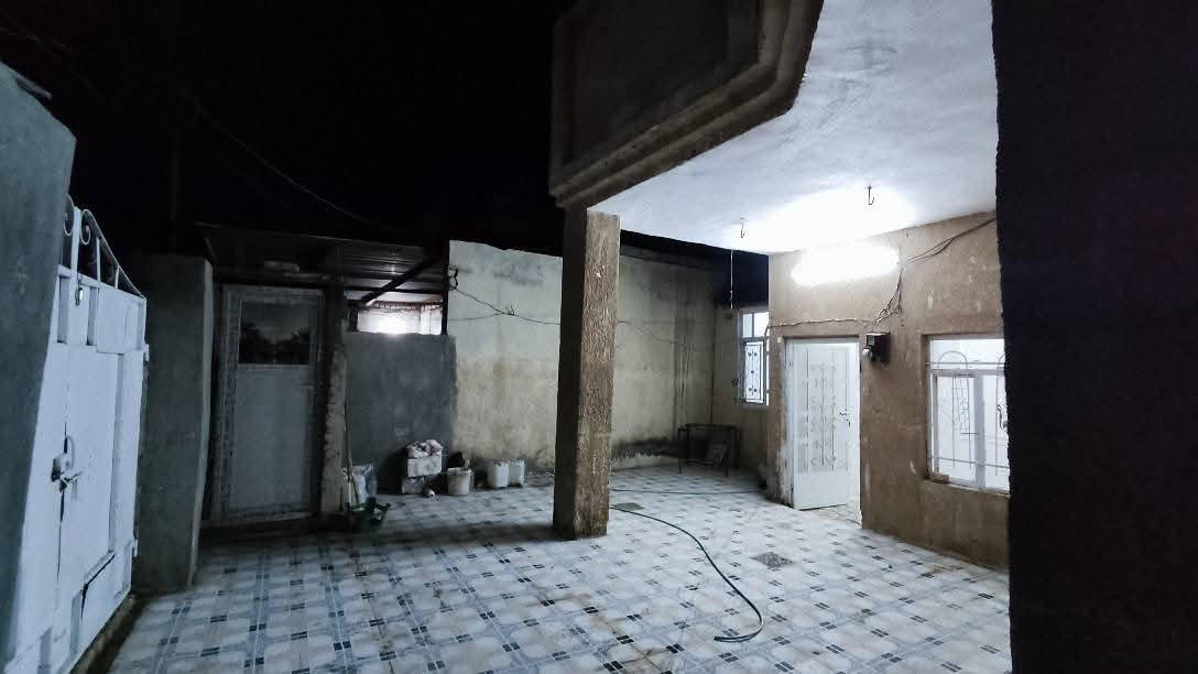 السلام عليكم
البيت للبيع 🏠

الموقع شارع بيت غضيب . الشارع الفرعي تبليط جديد

البيت مكون من استقبال وغرفه ومطبخ وصحيات خارجيه وداخليه ومنور خلفي . 
المساحة 154 متر

السعر      52      وبي مجال

***********
