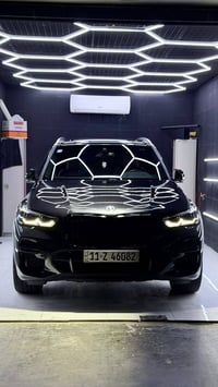 Bmw X5 للبيع مواصفات السيارة :  🔴موديل 2023 🔴هايبرد + بانزين + كهرباء ...