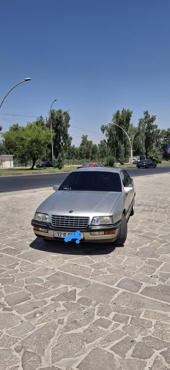 السلام عليكم 
موديل ١٩٩٢ 
جديده كلش وبلاديه على وضعيتها 
مالك واحد منذ ٢٠٠٤
ما بيها نقص ابد 
تبريدها ثلج 

هزه جديده  وسنويه الى ٢٠٣١ 
٦٠ بيها مجال للجناي والي يعرف معنى الجديد والبلادي وتحياتي للجميع .
٠***********
