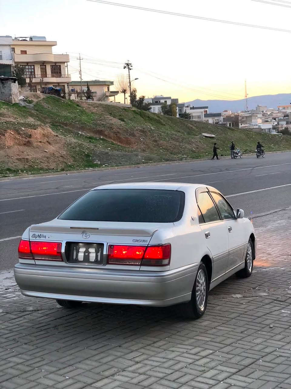 مەلیکە 👑 

موس موس 

٢٠٠٣ یەک دوگمە مەکینە دیفۆڕی بچوکە 
داشبول نەجەف مەرخوبەکەی بازاڕ  سەیارەکە لە رەسمەکان جوانترە 
کۆد کراو بەشەری گێڕ و مەکینە دوکەڵی نەبیت 
سعری ٥٢ گەلاو مەجالیکی کەم

***********
