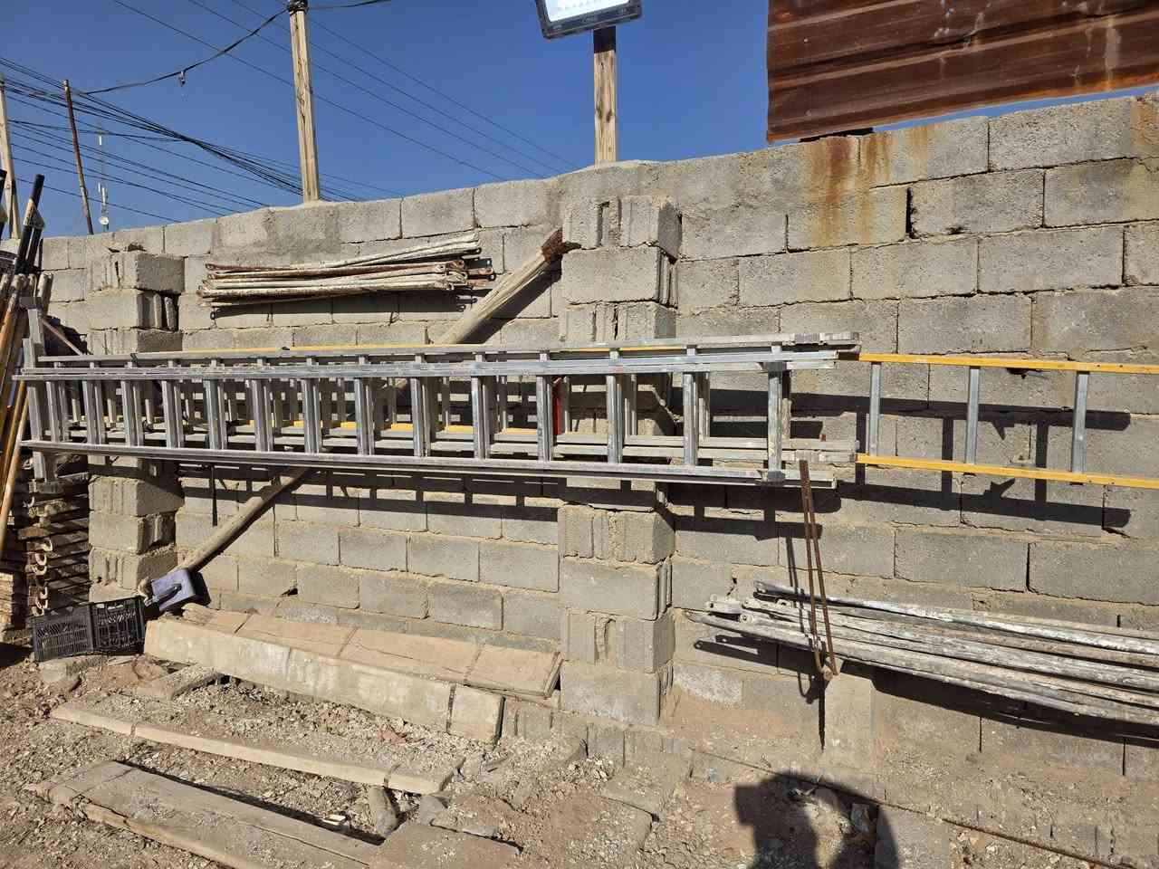 سلام عليكم غراض للبيع 
مكص تسليح شيش 
دروجه كهربائي الطول ٤ ينفتح ٨ متر سلايت 
مكاني كربلاء رقمي الإتصال ***********
