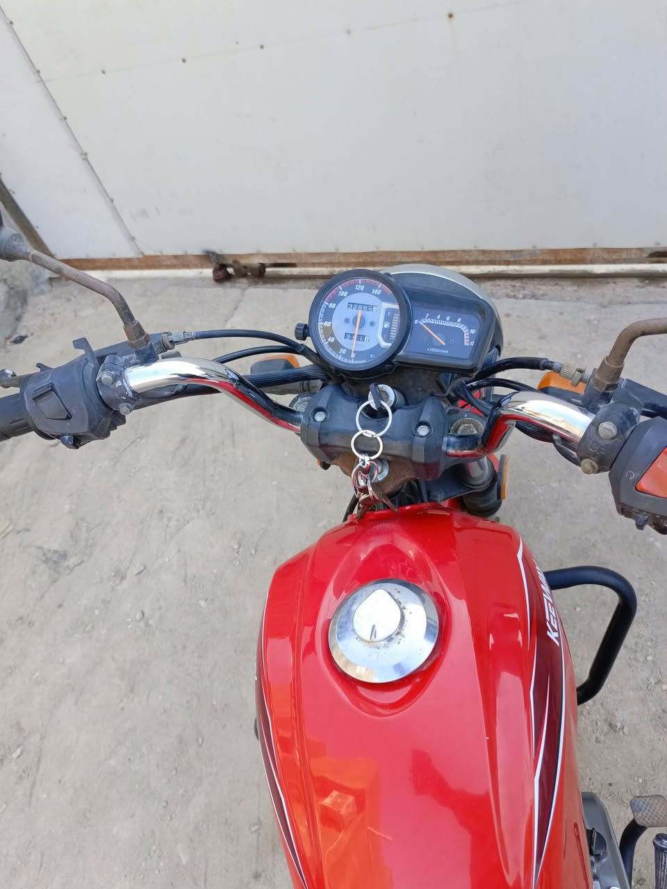 للبيع دراجة نارية Keeway City 150 موديل 2019
- محرك 150cc
- ناقل حركة يدوي 5 غيارات
- بحالة جيدة جدًا وتعمل بكفاءة
- المحرك لم يسبق فتحه أو صيانته
- لا تحتاج أي صيانة وجاهزة للاستخدام
- الإطارات جديدة
- أوراقها رسمية كاملة
- غير مرقمة في المرور العراقي
- الدراجة نظيفة والاستعمال شخصي

السعر : 1,200,000 دينار عراقي (قابل للتفاوظ).

للاستفسار أو المعاينة يرجى التواصل على الواتساب أو الاتصال. ***********
العنوان ابو الخصيب 

اوراق الدراجه كامله شوكت ما يعجبك طلعلها رقم احولها بسمك يم الوكيل وتروح تمشي بمعاملتها بالمرور ما تكلفك اكثر من 150 الف رقم وسنوية
