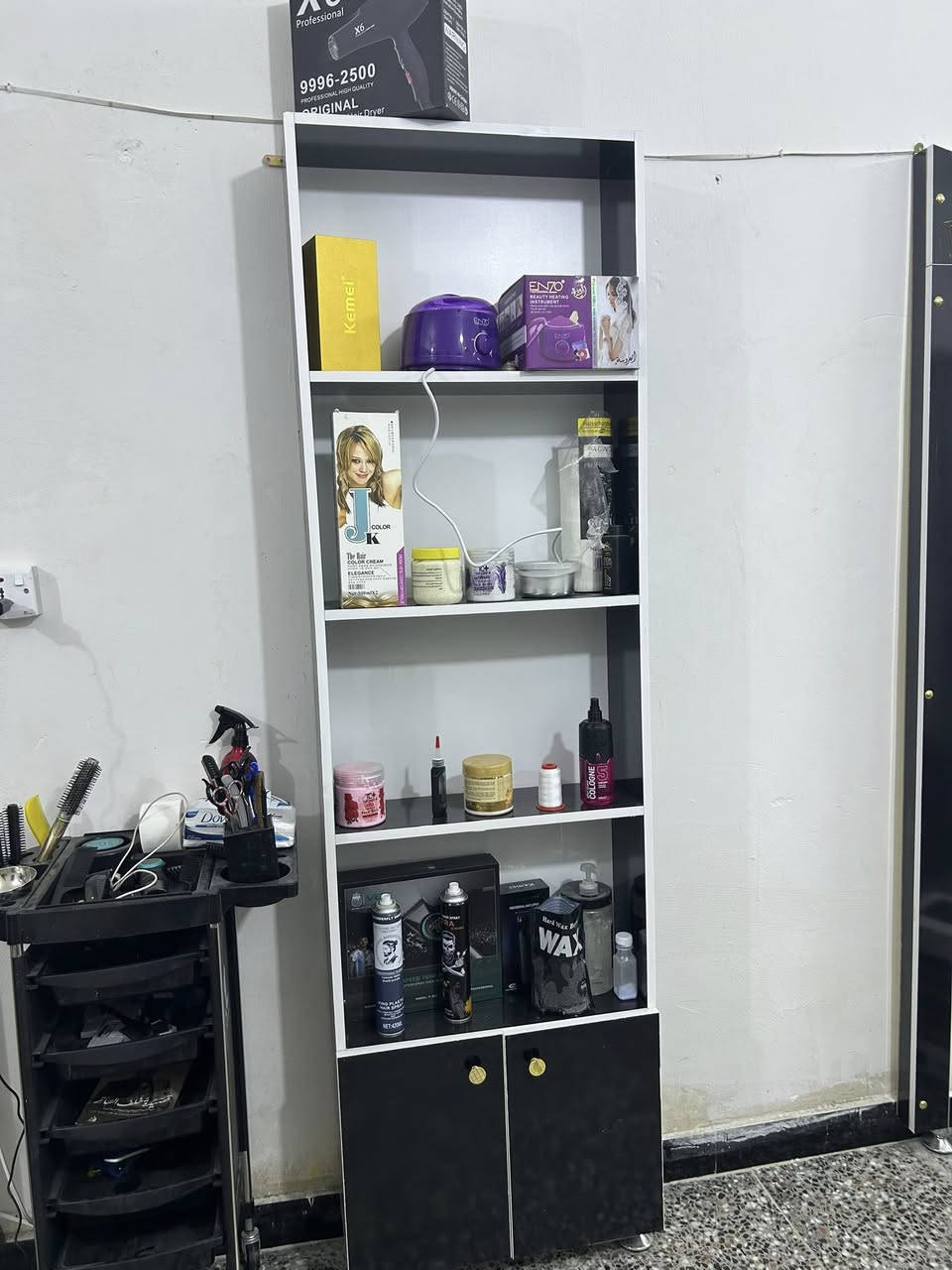 سلام عليكم غراض مستعمله كلش قليل كرسي جديد نضيف الله شاهد الغراض ومكاين جديده قيم واخذ بلي يرضي بي الله المكان بغداد زعفرانيه  

***********
