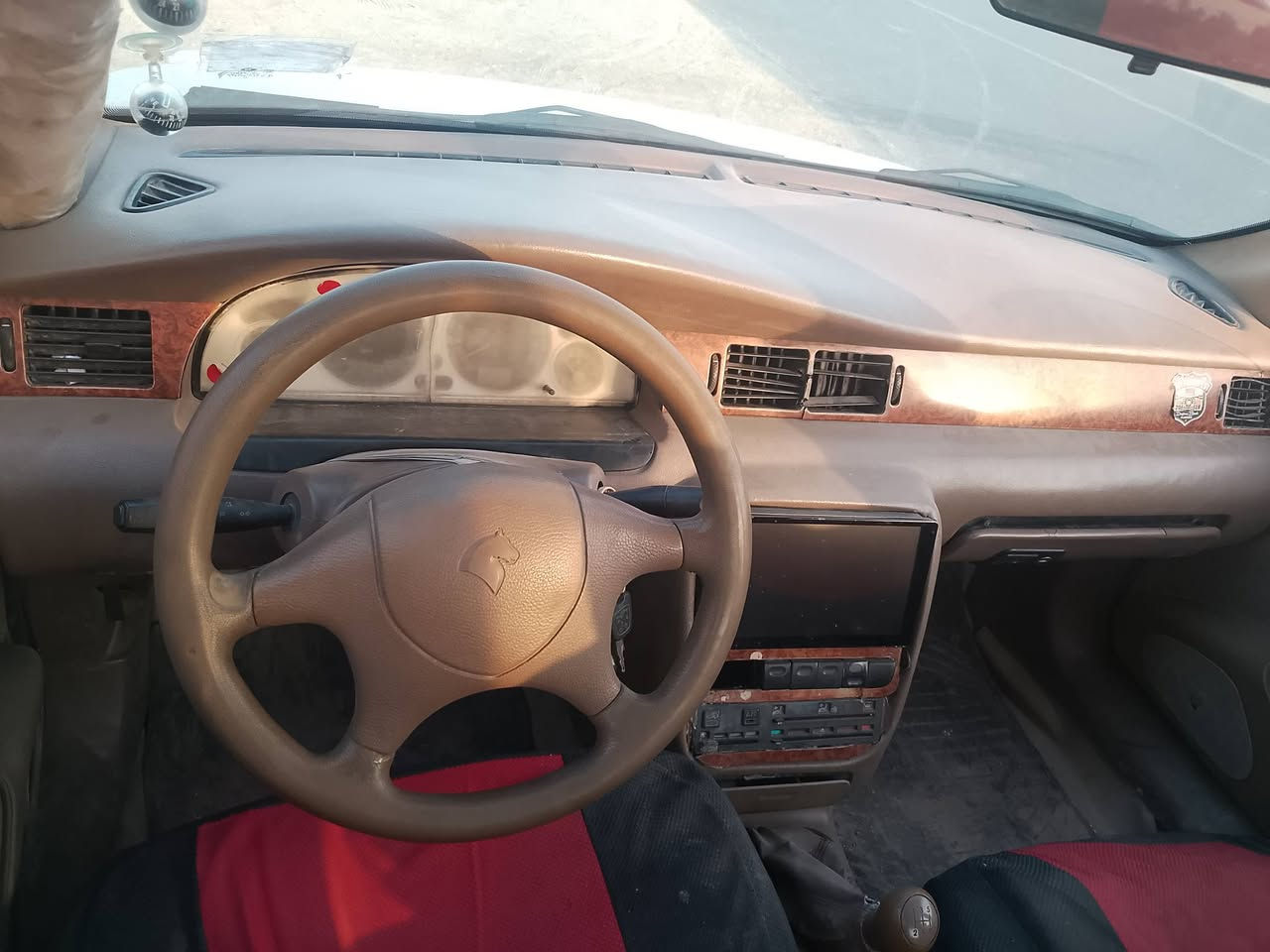 السلام عليكم سمند للبيع مديل 11مكينه كير حداديه جدد بيه جاملغ خلفي بجهت السايق السعر 30 وبيه مجال مكان نجف مشخاب ***********
