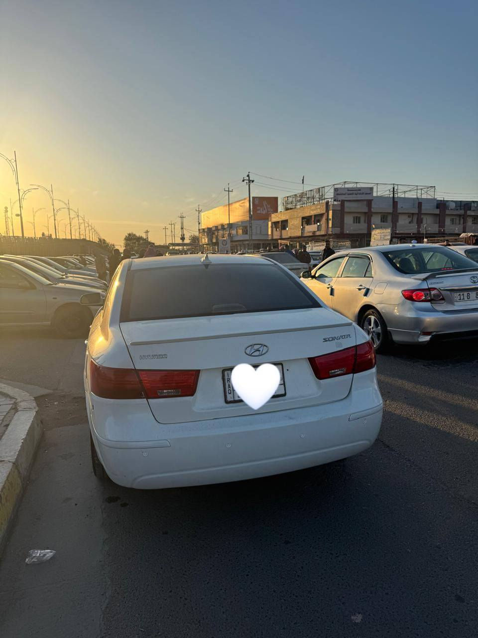 سوناتا امريكي 2009
محرك 2.400 
فول مواصفات تخم تاير فتحه سقف 
تدفئه تبريد كلشي شغال 
بيها صبغ اربع قطع 
رقم بغداد بأسمي تحويل ثاني يوم 
مكاني الفلوجه السعر 110 وبيها مجال 
هاتف : ***********
