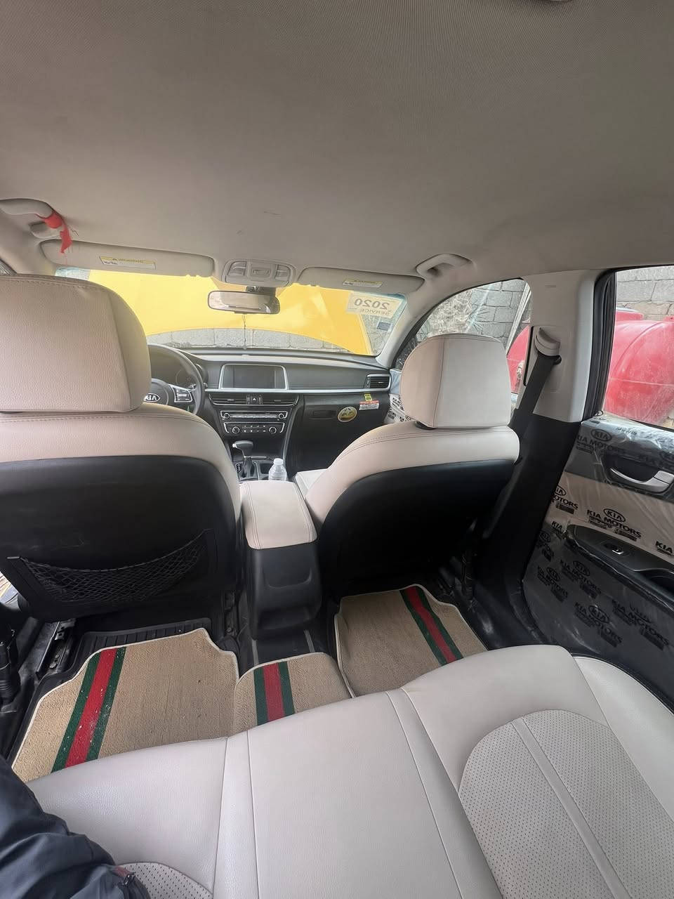 السلام عليكم ابتيما. 2020 امريكي  سيارة جاهزة ونظيفة تبريد تدفئة حادثها جاملغ وبنيد سيارة حساسات رادرات تحكمات تحديد مسار ثبات سرعة هواي شغلات بيهة هي فول ماا عدة لفتحة ول بصمة سعر 144شراي يتصل ***********
