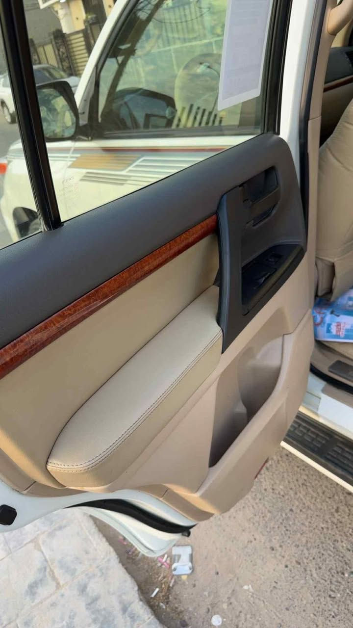 السلام عليكم
لاندكروز فطيم 2014 مكفولة كفالة عامة 
فول مواصفات 
ماشيه 140 الف كيلو حقيقي
السيارة جديدة من كل النواحي 
مكانها بغداد مجمع ايادي العدل 
سعرها 390 وبيها مجال 
 واتساب ***********
***********
