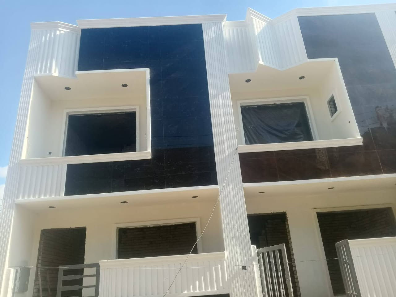 سلام عليكم يوجد لدينا كادر لبخ وديكور واجهات المكان الرمادي وكادر مضبوط ميه بل ميه ماطلع من يمك اله تكوني راضي عليه وعل شغلي الي حاب يتواصل معنا رقم الهاتف  👈‏‪***********‬‏
