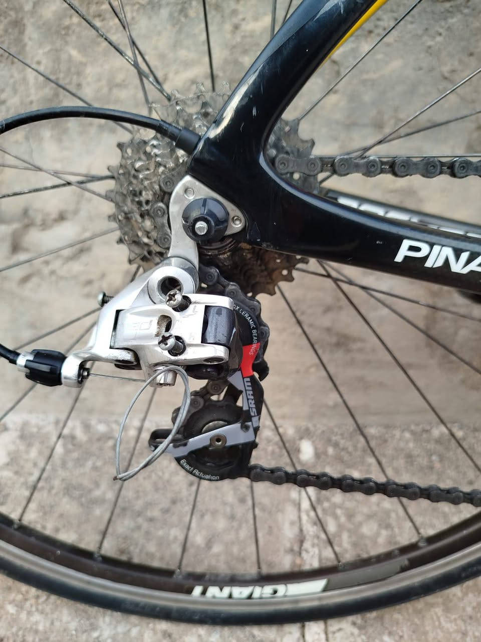 السلام عليكم شباب
للبيع فقط... ماركة PINARELLO F10
دراجه فول كاربون سستم+فريم+ستيرن+سرج 
وياله المنيوم بولبرن قياس دراجه 52
سستم غني عن تعريف SRAM RED
سعر دراجه مليون دينار مستعجل على البيع 
رقم الهاتف *********** 
مكاني بغداد الدوره
