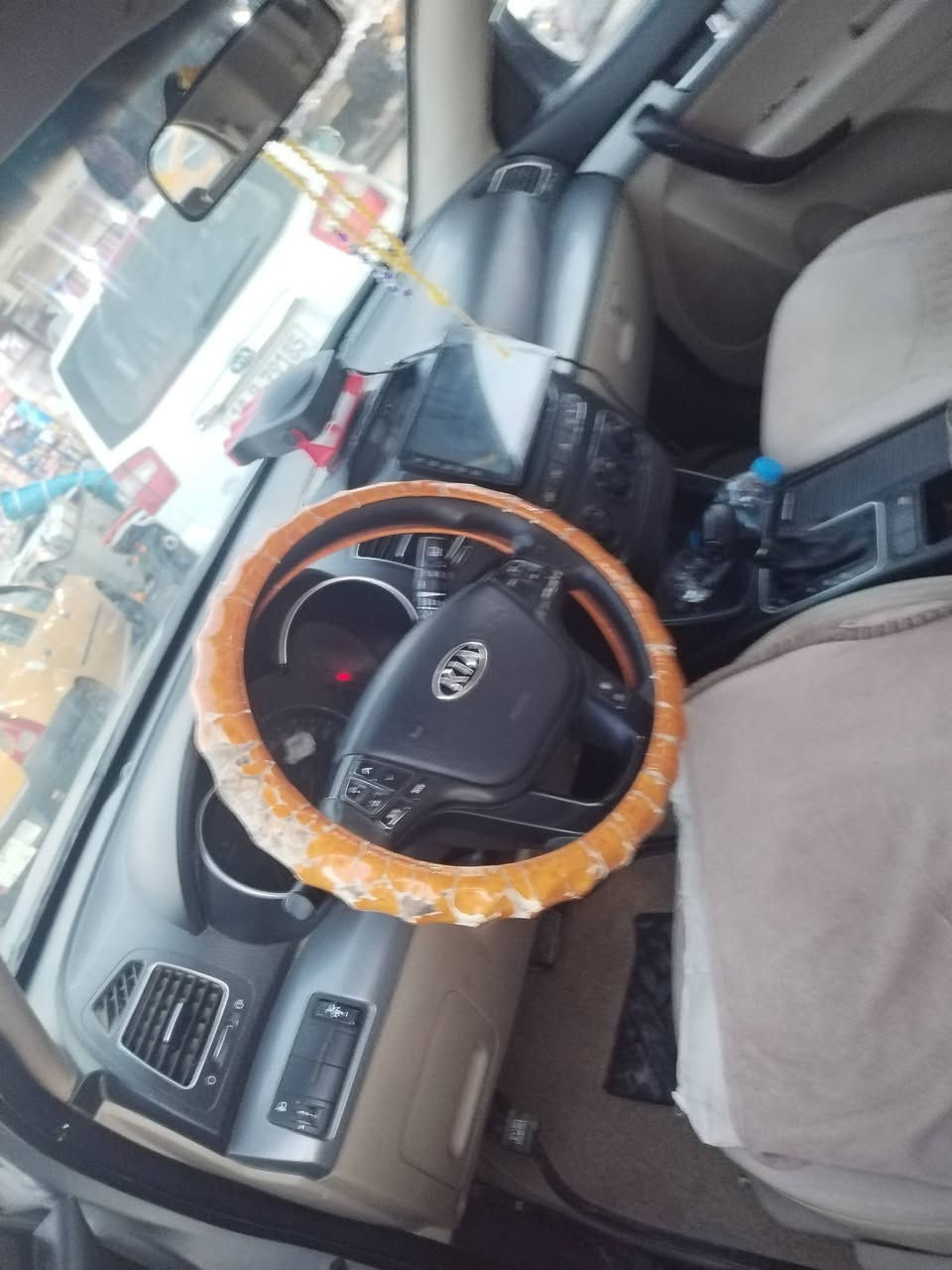 سلام عليكم سياره سورنتو 2014 خليجي البيع جاهزه حداديه تبريد تدفئه تخم تاير مكينه وكير كله شرط سياره جاهزه كهربائيات كله شغاله مابيه نقص برغي بيه كصت قماره فقط وبيبان ثنين مبدله مكلف بل نشر *********** مكان سياره سماوه قضاء الخضر سياره سبعه راكب
