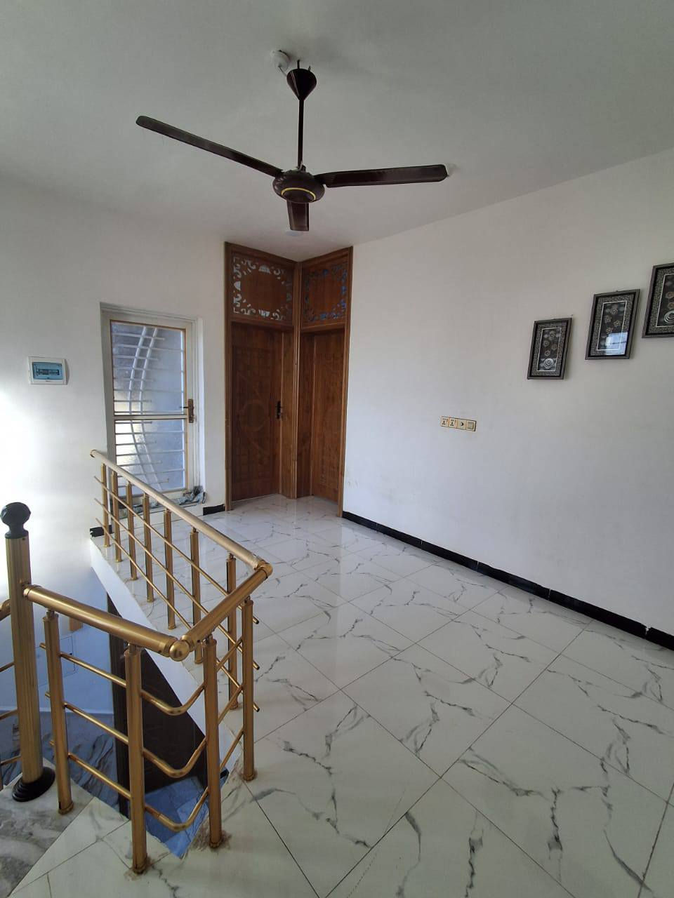 بسم لله الرحمن الرحيم على بركة الله 
اليوم عدنة بيت طابو زراعي سند 25
المساحة 220 ومساحة البناء 110
الواجهة 10 والنزال 22
طابقين بناء حديث+3غرف نوم+صحيات عدد3
يبعد عن شارع 100 الرابط بشارع شريفة ع ،،،250م
للاستفسار مراجعة مكتب المنكوشي للعقار أو الاتصال على الرقم ***********
