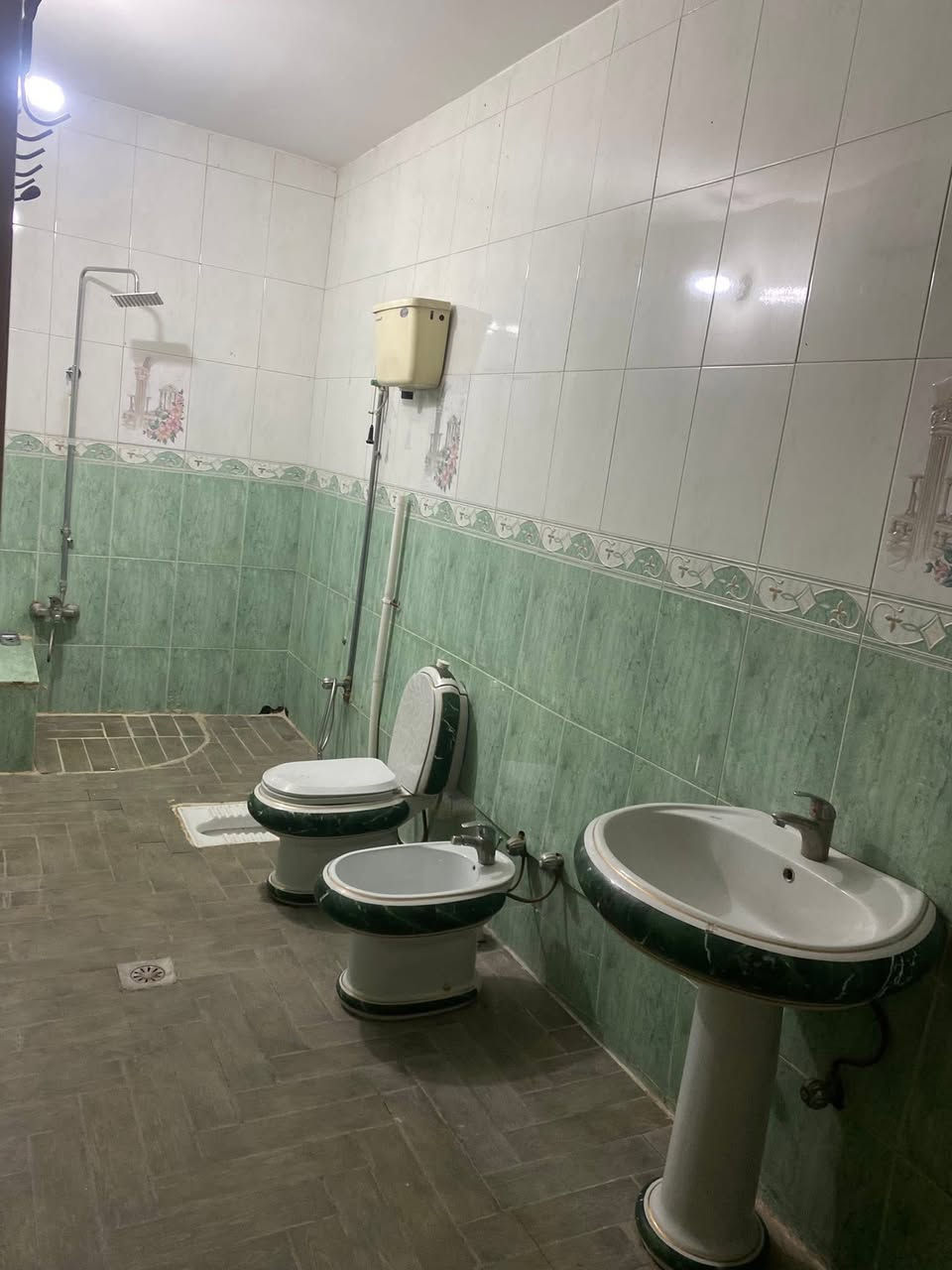 🏡 بيت مساحة 150م مجهز بسبالت وكاونتر للايجار
(عائلة او شركة)

📍المنصور/ حي العربي / قرب شارع ابو جعفر المنصور

🔸مجهز بكاونتر وسبالت

🔹يحتوي : كراج و أستقبال بمدخل مستقل ومطبخ بمدخل مستقل وصالة و4 غرف نوم وصحيات عدد 2 وبيتونه وسطح

تصويرة متوفر واتساب

للأستفسار واتساب او الاتصال ***********
