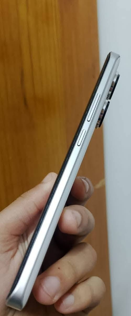 Redmi Note 13 Pro+ 5G

ذاكرة: 512 
رام 12+12=24
مقاوم للماء AP68
كاميراة: فلاكشب 200MP
ببجي موبايل: 90فريم سلاسة بدون تقطيع
جهاز نضيف ملحقات الكارتون مع شاحنة 67w 
السعر: 390الف بيه مجال بسيط استخدامي الشخصي مراوس: حسب القناعة
العنوان الموصل جانب الأيسر


**إذا كنت صاحب هذا الإعلان وتريد حذفه لأي سبب، رجاءا أرسل رسالة إلى الدعم الفني**