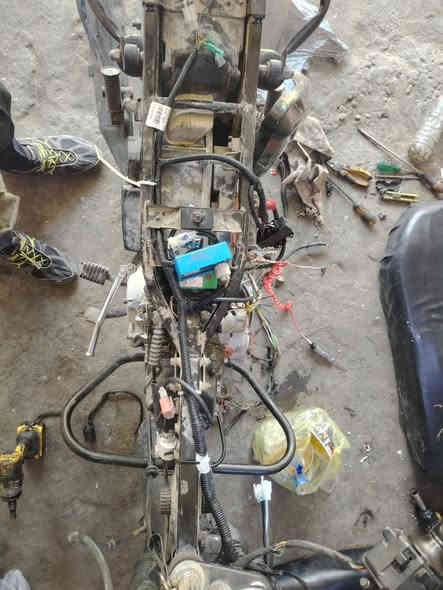 دراجة بوكسر للبيع
دراجة مابيها اي شي مكينة زينة مابيها اي شي مشكلتها بس بل كهربائيا دراجة مستخدمة ٥ اشهر فقط ظفيرة جديدة و ملف جديد و كتف شحن جديد و دشبول جديد  بس مجاي اعرف مشكلتها ابيع على هل حطة مكينة شغالة نكرة قبل لا تصير مشكلة كهبربائيات
العنوان حي البتول الولدايه
السعر 450 الف و بيها مجال لين مشكتها فقط كهربائيات اني ماعرف مكينة مابيها شي شغالة وما مفتوحة بس سببب البيع طار الواهس 
رقم مبايل 
***********
اغراضها كلها موجودة كاملة
