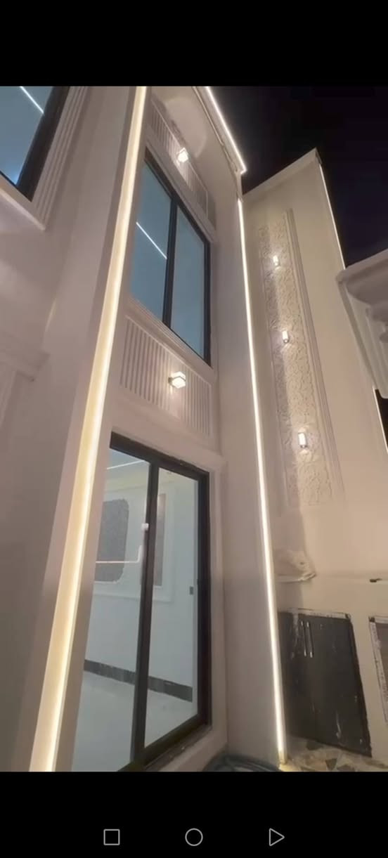 دار طابو طابقين بناء حديث للبيع نظام دكات(تبريد مركزي) ديكورات مغربية انترنيت كامرات مراقبة 
العنوان / كركوك حي عدن قرب جامع مصطفى الحبيب 
#المساحة /دار (١٠٤)متر
 #الواجهة /دار (٥)متر
#طابقين يحتوي على:- (٣)غرف نوم ومطبخ حار بارد واستقبال وهول2 وصحيات فوك وجوه  وكراج سياره
السعر /١٦٨ مليون مع مجال
#للاستفسار الاتصال  ***********
