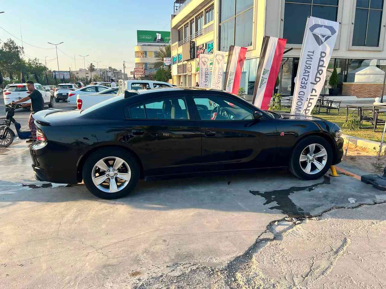 جارجر 2015 للبيع او مراوس
كندي اسود 
من امريكا كلين تايتل
بالعراق بيها جاملغ خلفي ايمن صبغ 
وبيها شوية من الجاملغ الخلفي الايسر بارد  
سيارة جديدة وكاملة ولا كلوب بيها مشتغل وسيارة ما مشتغلة على خط على ايدنا من جتي من امريكا 
ومواصفات ال sxt معروفة
السيارة ماشية 122 الف ميل
رقم سليمانية كاملة ما بيها اي نقص
صور السونر كوجود بالمنشور
 ***********
