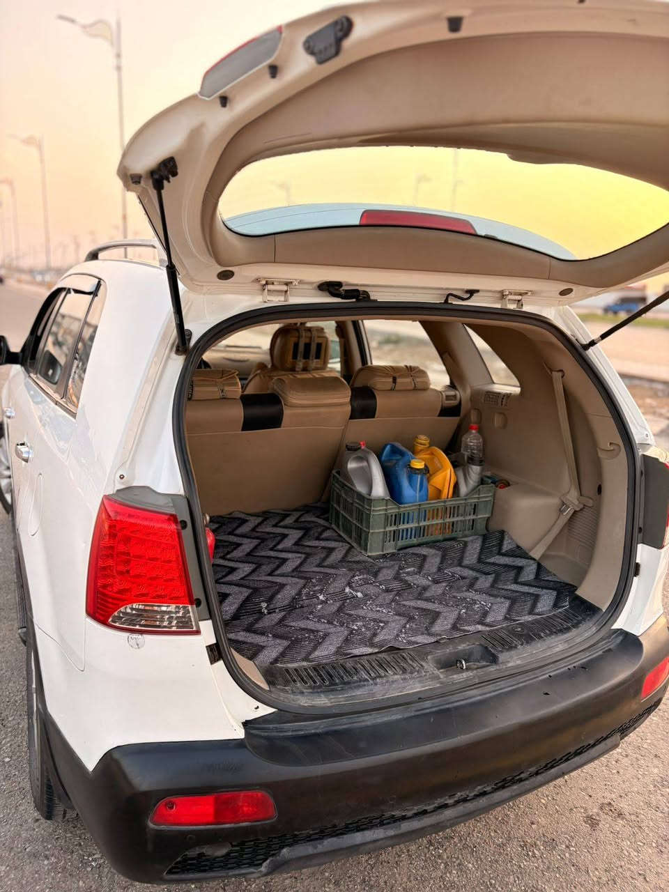 سورنتو وارد خليجي
موديل 2010
فول مواصفات 
مري شفط 
مثبت سرعه 
تخم تايرات أمامي جددد
6سلندر 
بني رومه 
سياره 7 راكب 
كامره خلفي 360 
حساسات 
تبريد 3 قطع 
مكفوله من الضرر 
 للاستفسار على الرقم 
***********
