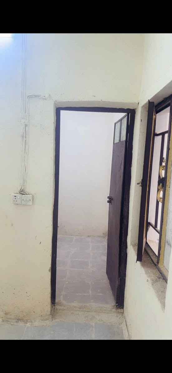 السلام عليكم بيت ١٠٠متر للبيع صب مسلح العنوان حي البساتين المدخل الثاني من جهة القناة السعر ٣٥بي مجال سند اصفر ***********
