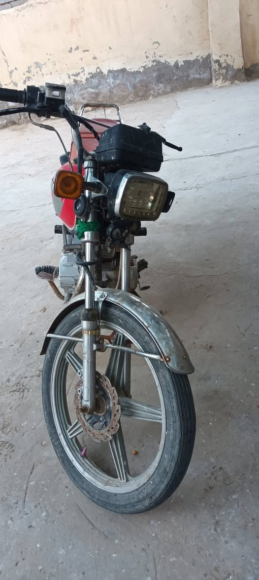 دراجه سافانا للبيع السعر 450 الف دراجه نظيفه المحرك ما مفتوح عوزه ترتيبات قليله موديل ٢١  وبيه مجال حق الجيه ودراجه أوراق  المكان القاسم الجربوعيه  للتواصل على رقمي 
***********
