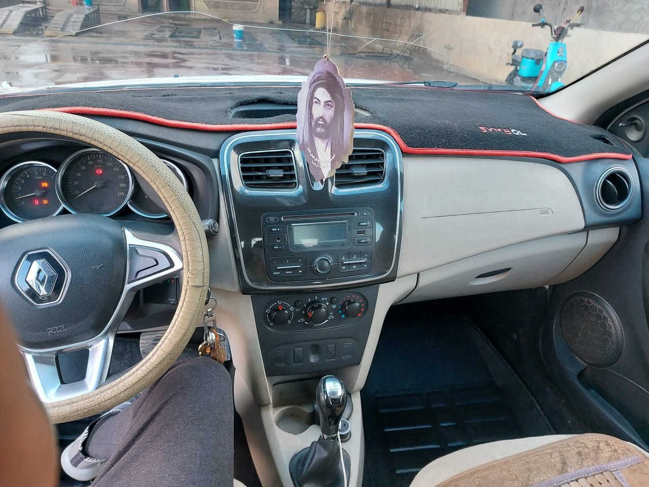 السلام عليكم
رينو سمبل موديل ٢٠٢٠
صدر خلفي أمامي تخم تاير باتري
جاهزة بيهة طخة بالبنيد وبالصفحة رجعن بارد بدون صبغ 
السعر ٨٠ ورقة مكان السيارة بغداد الكاظمية رقم أربيل 
أستفسار اكثر ***********
