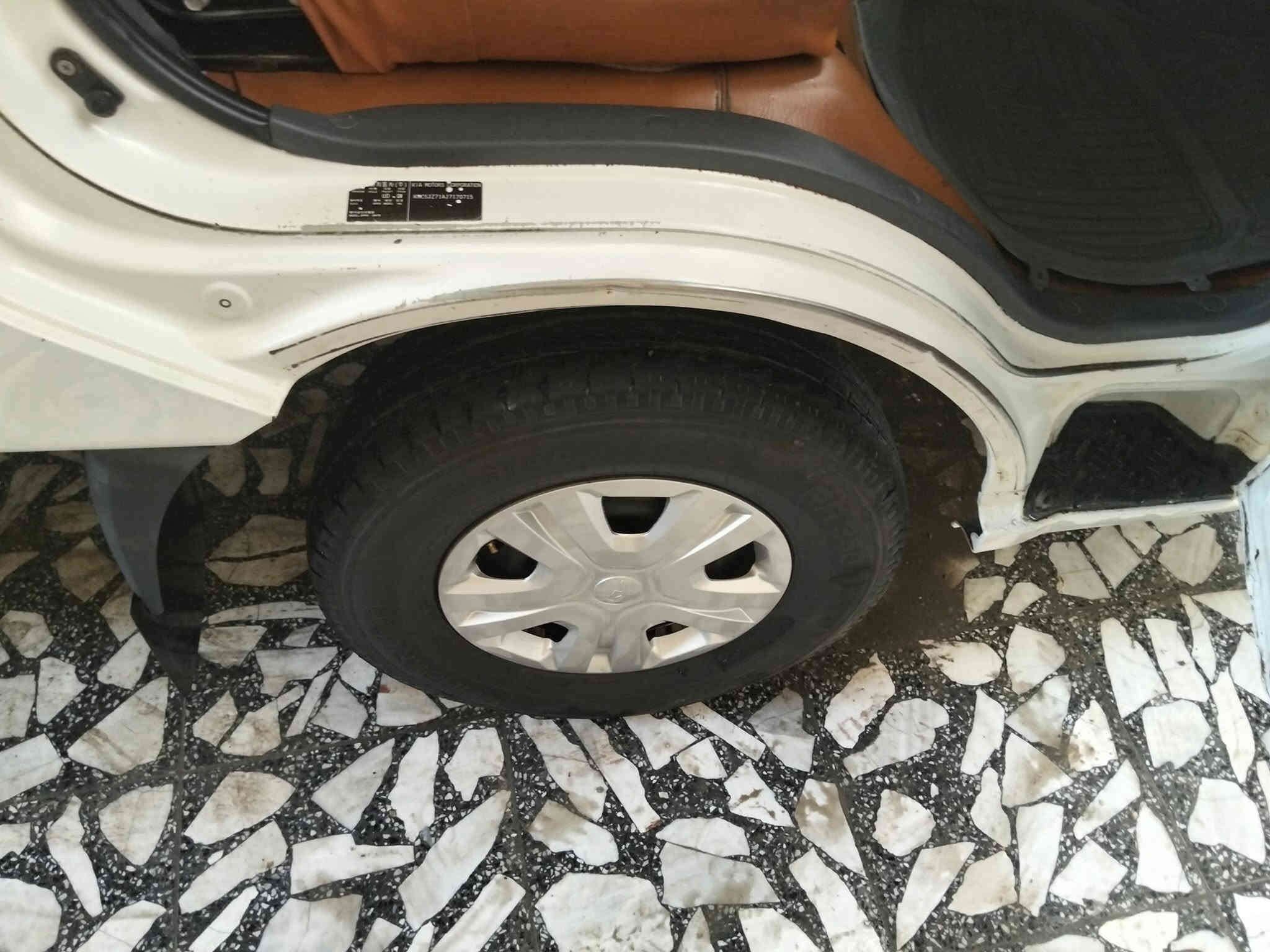 السلام عليكم كيا لبيع موديل 2018رقم واسط دولي 
مكينة جديده لا صرف ولا بخار ولا تنقيص وكير ومكينه واكسل وشاصي ورقم شاصي كل مكفول شرط تخم تاير جديد صدر امامي خلفي جديد محجر حلو السياره جاهز لشغل العنوان بغداد البلديات السعر 113وبيه مجال بسيط الرقم ***********
