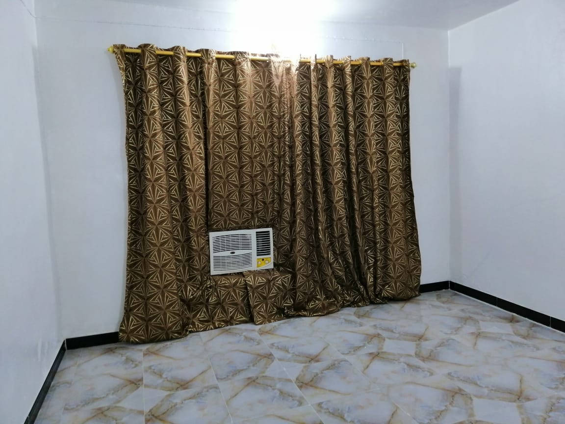 السلام عليكم بيت للايجار ١٥٠ متر الموقع سومر حي المعلمين يحتوي استقبال وهول وغرفتين كبيره وصغيره ومطبخ  سعر الايجار 500 ***********☎️ ***********☎️ 
