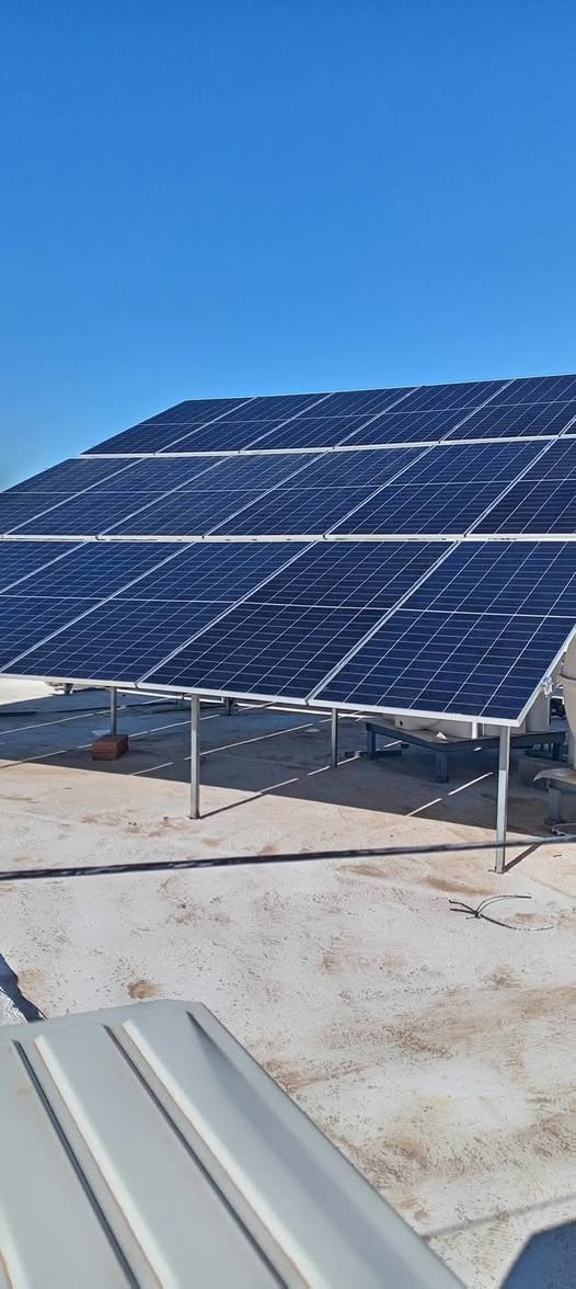 تم تجهيز ونصب منظومة طاقة شمسية قدرة 38A نهاري و30A ليلي لمدة أربعة ساعات بالتناوب مع الوطنية لدار الحاج خيري عبد اللطيف في منطقة بصائر بأستخدام بطاريات ليثيوم قدرة 16KW نوع ديمودا عدد ٢  أنفيرتر نوع كرنيد قدرة 12KW والواح لونجي 615W وجهين منشأ موثوق مع استخدام قواطع حماية AC و DC و جوزات حماية ذات كفاءة عالية للاستفسار الاتصال على الرقم *********** ابو انس. *********** ابو كريم 
الأنبار  هيت الجري عمارة د نوزاد ..
