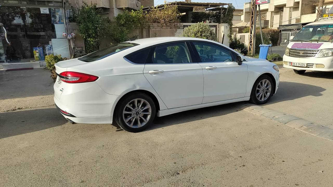 السلام عليكم ( مكلف بالنشر )
فورد فيوجن 2017 
هزه ورقم جديد 
اللون ابيض 
الحادث بنيد وجاملغ ونص من الباب ( مرفق بالمنشور )
رقم صاحب السياره 
***********
مكان السياره : بغداد الدورة
السعر 110 ورقه وبيها مجال بسيط ويوجد مراوس على حسب القناعة بغداد, العراق
