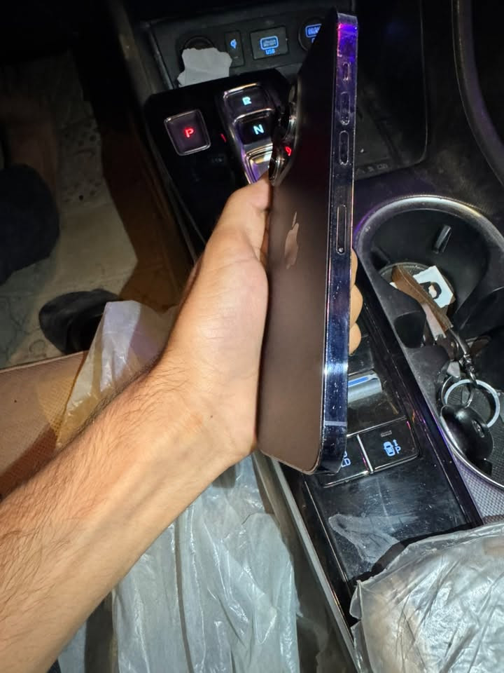 سلام عليكم
ايفون 14 برو ماكس

شرق اوسط 
ذاكره 256
AA/A
 بطاريه 100 
مبدل ضهر 
الباقي مكفول 

ملحقات شاحنه اصليه مالته 

***********
متواجد اتصال او واتساب
