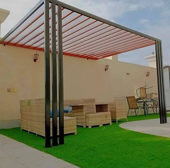 حدادة الصادق لعمل جميع أنواع المسقفات والكيسبان و السندويج بنل وتغليف المناور بمادة المزجج والقواطع الداخلية والخارجيه وعمل الابواب والشبابيك والمحجرات داخل بغداد فقط  الاتصال واتساب ***********
