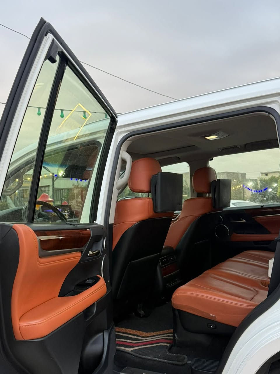 السلام عليكم 
لكزز 2021 سوبر سبورت 
5700:V8
مواصفات بوب شفط 
داخل قرميدي 
رقم بغداد
ماشيه 72 الف 
خزن ميموري 
كشنات تدفئه تبريد 
كامرات 360 
بريميه 
مع مرفق السونار داخل المنشور
الموقع بغداد حي الجهاد قريب جامع محمد رسول الله 
للاستفسار ***********
