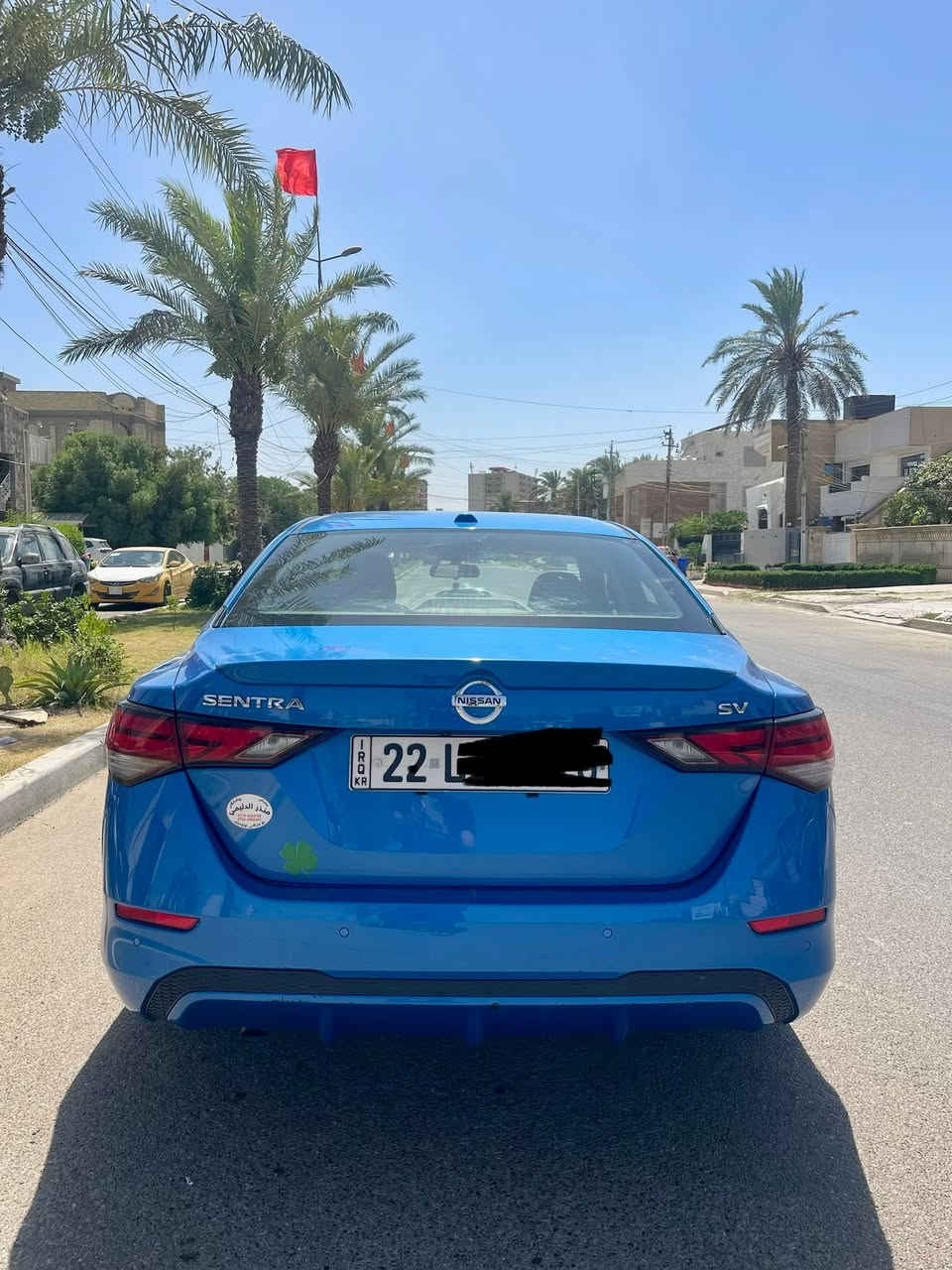 نيسان سينترا 2022
حادثها بابين فقط بجم كبس 
 فول مواصفات SV 
بصمه 
فتحة سقف 
تشغيل عن بعد 
هيترات كشن تدفئة
رادارات امامي خلفي 
توقف ذاتي
باقي المواصفات معروفه
السيارة جديدة بمعنى الكلمة 
السعر 127 
مكان السيارة البياع 
للاستفسار ***********
